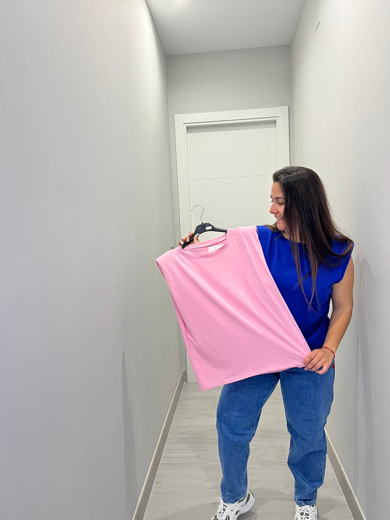 Camiseta básica hombreras rosa